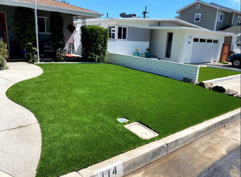 San Clemente — Side-yard turf